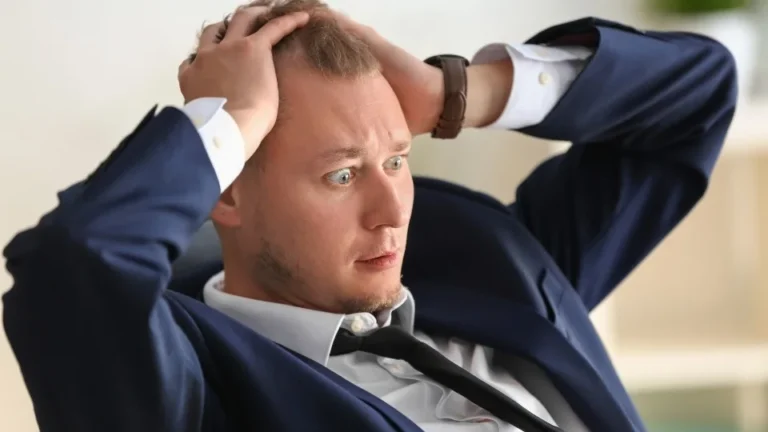 Sono senza soldi e pieno di debiti: 4 consigli utili!